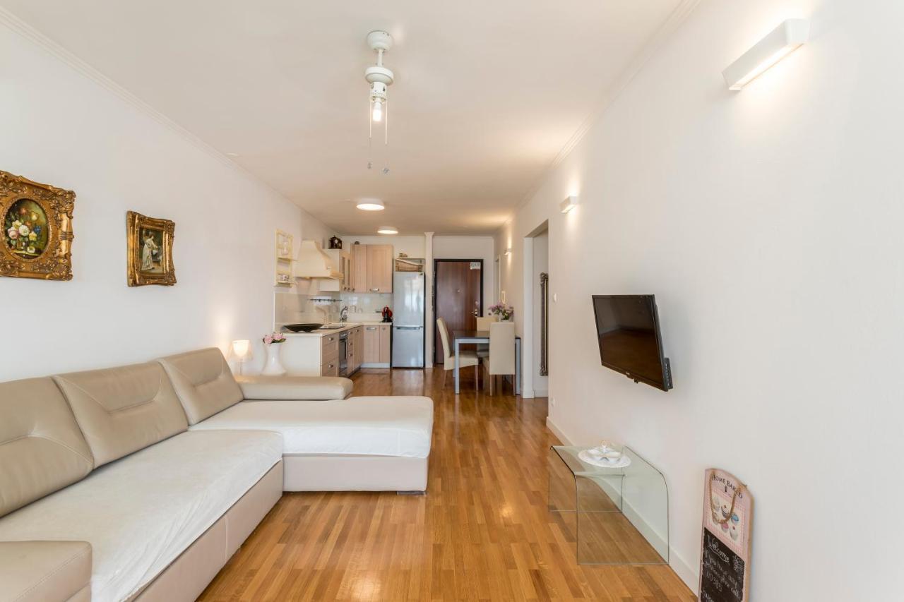 Velebis Superior Apartment - Luxurious One-Room Apartment With Jacuzzi - Prestigious Location By The Sea In The New City Center Of Znjan - Panoramic View Of The Sea And Islands - Free Garage Parking - Buralux Properties Split Exterior photo