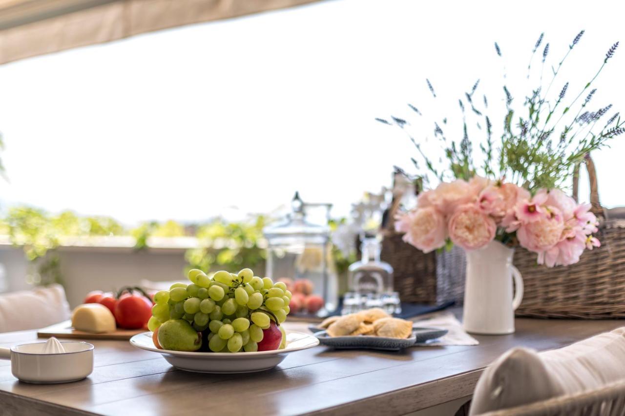 Velebis Superior Apartment - Luxurious One-Room Apartment With Jacuzzi - Prestigious Location By The Sea In The New City Center Of Znjan - Panoramic View Of The Sea And Islands - Free Garage Parking - Buralux Properties Split Exterior photo