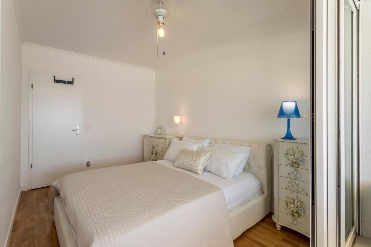 Velebis Superior Apartment - Luxurious One-Room Apartment With Jacuzzi - Prestigious Location By The Sea In The New City Center Of Znjan - Panoramic View Of The Sea And Islands - Free Garage Parking - Buralux Properties Split Exterior photo