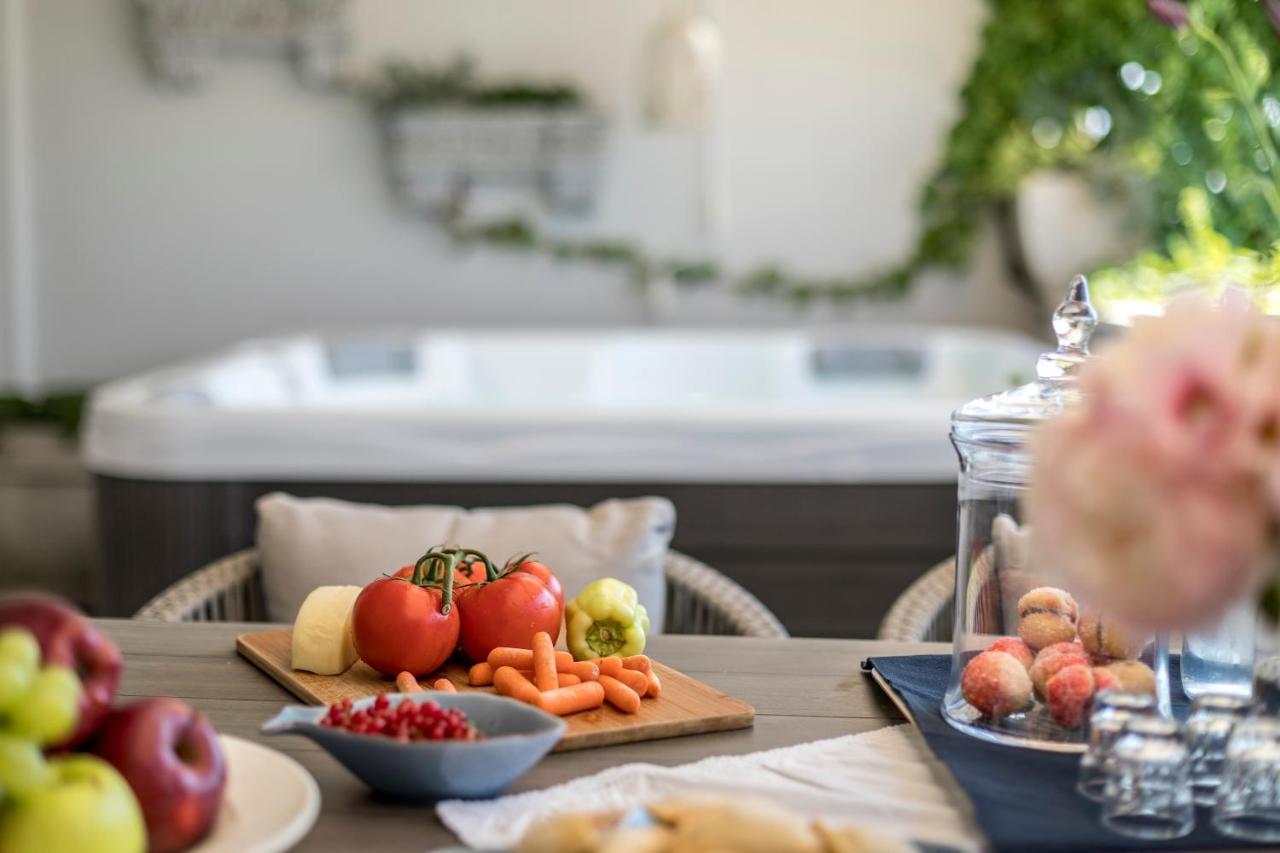 Velebis Superior Apartment - Luxurious One-Room Apartment With Jacuzzi - Prestigious Location By The Sea In The New City Center Of Znjan - Panoramic View Of The Sea And Islands - Free Garage Parking - Buralux Properties Split Exterior photo