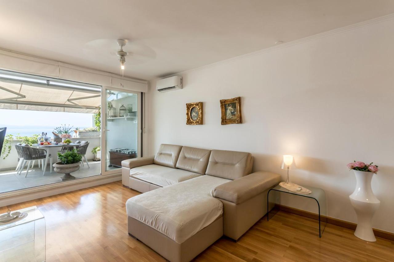 Velebis Superior Apartment - Luxurious One-Room Apartment With Jacuzzi - Prestigious Location By The Sea In The New City Center Of Znjan - Panoramic View Of The Sea And Islands - Free Garage Parking - Buralux Properties Split Exterior photo