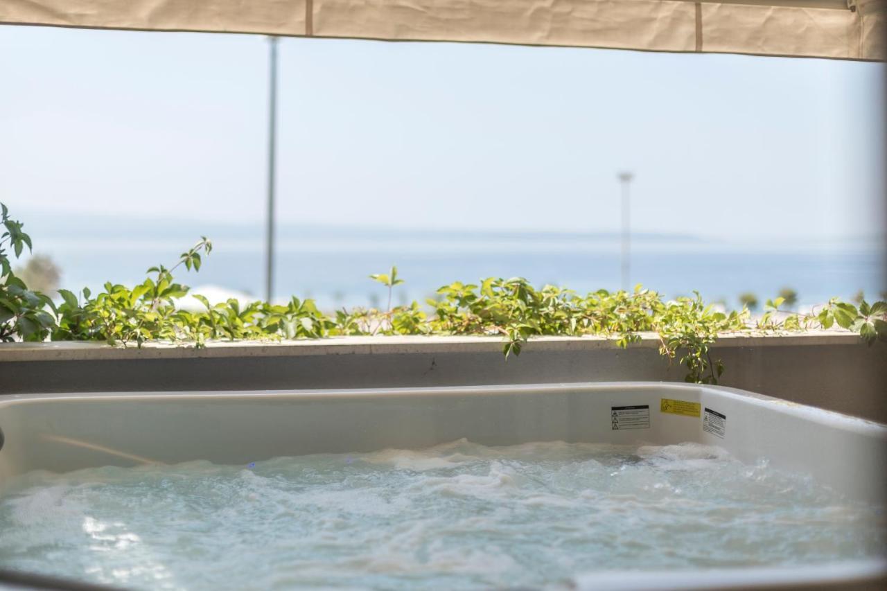 Velebis Superior Apartment - Luxurious One-Room Apartment With Jacuzzi - Prestigious Location By The Sea In The New City Center Of Znjan - Panoramic View Of The Sea And Islands - Free Garage Parking - Buralux Properties Split Exterior photo
