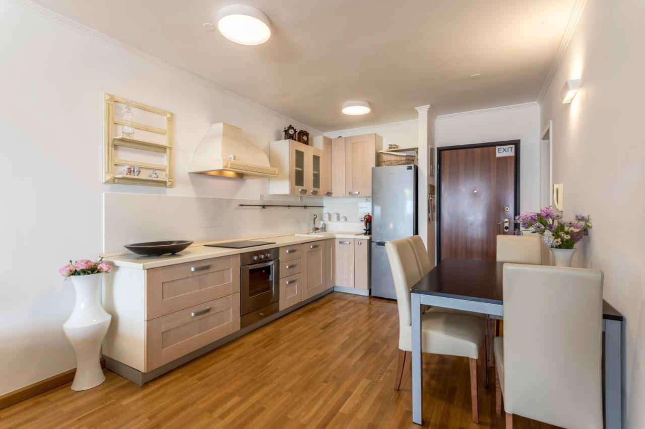 Velebis Superior Apartment - Luxurious One-Room Apartment With Jacuzzi - Prestigious Location By The Sea In The New City Center Of Znjan - Panoramic View Of The Sea And Islands - Free Garage Parking - Buralux Properties Split Exterior photo