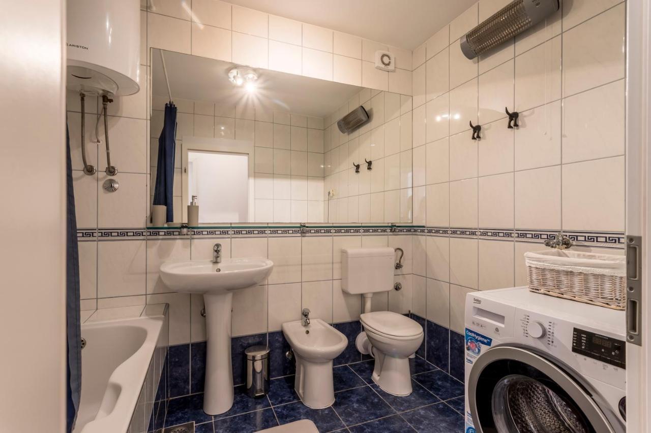 Velebis Superior Apartment - Luxurious One-Room Apartment With Jacuzzi - Prestigious Location By The Sea In The New City Center Of Znjan - Panoramic View Of The Sea And Islands - Free Garage Parking - Buralux Properties Split Exterior photo